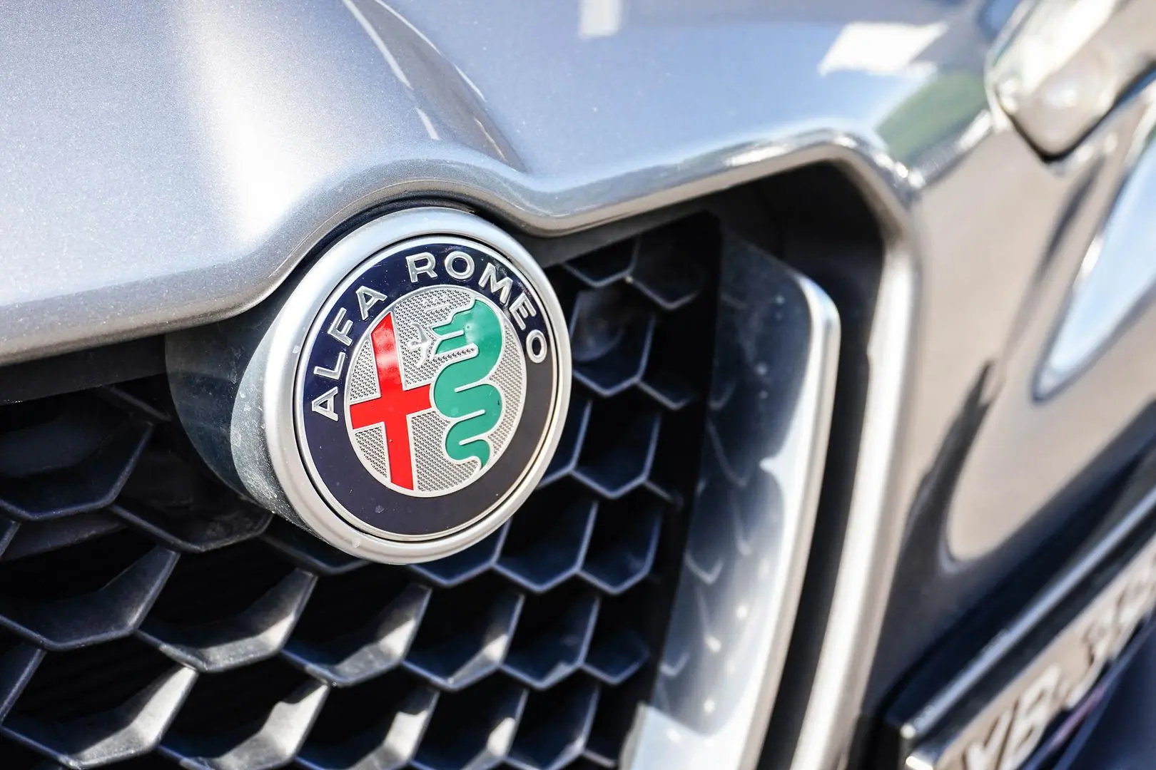 2018 Alfa Romeo Stelvio Gallery Image 13