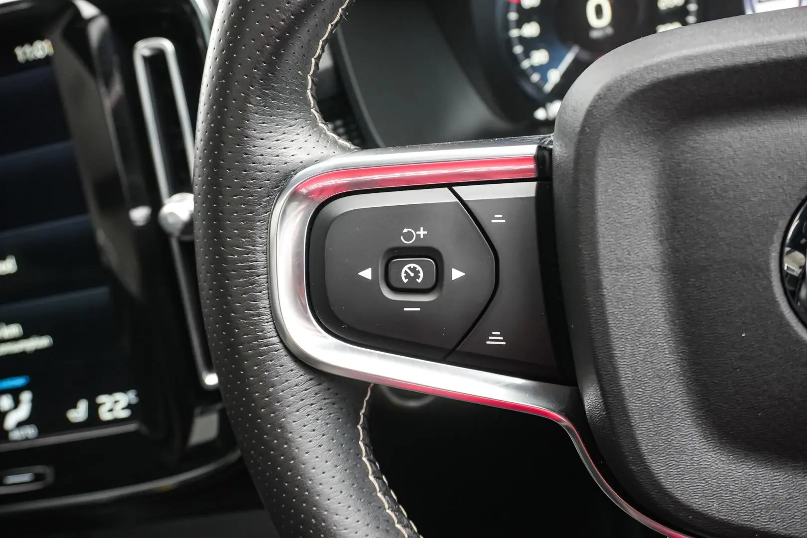 2020 Volvo XC40 Gallery Image 19