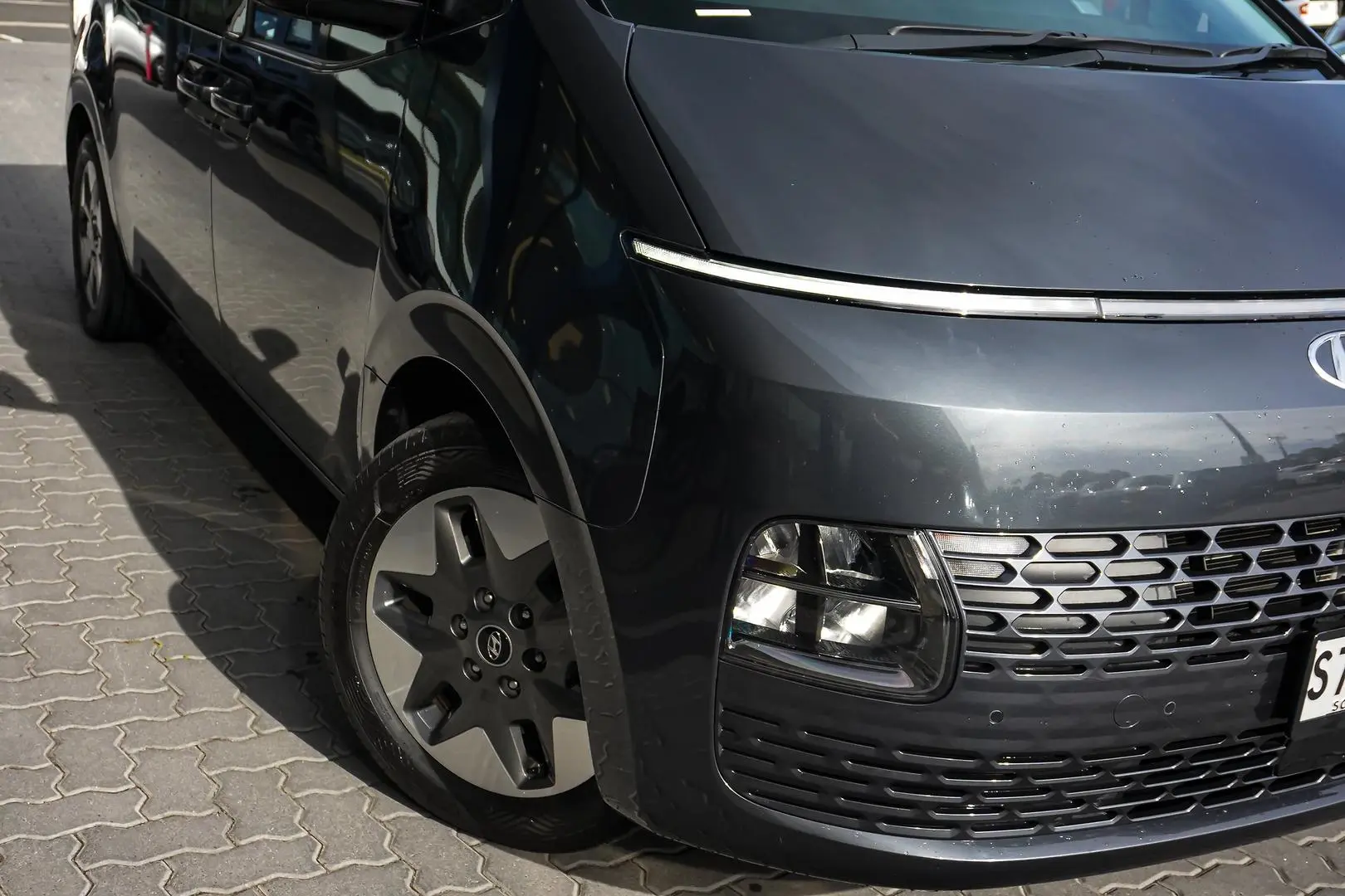 2023 Hyundai STARIA Gallery Image 13