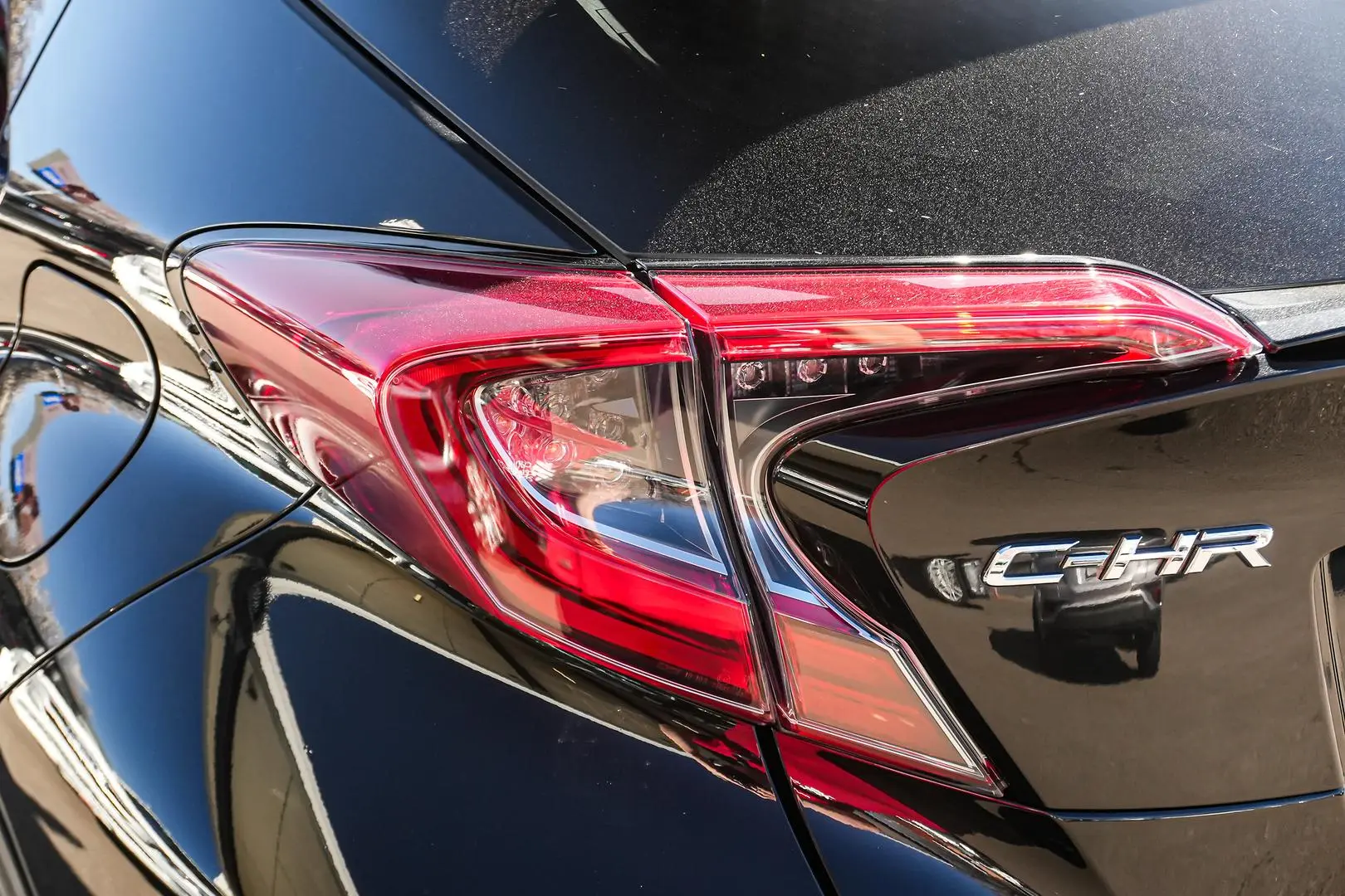 2018 Toyota C-HR Gallery Image 10