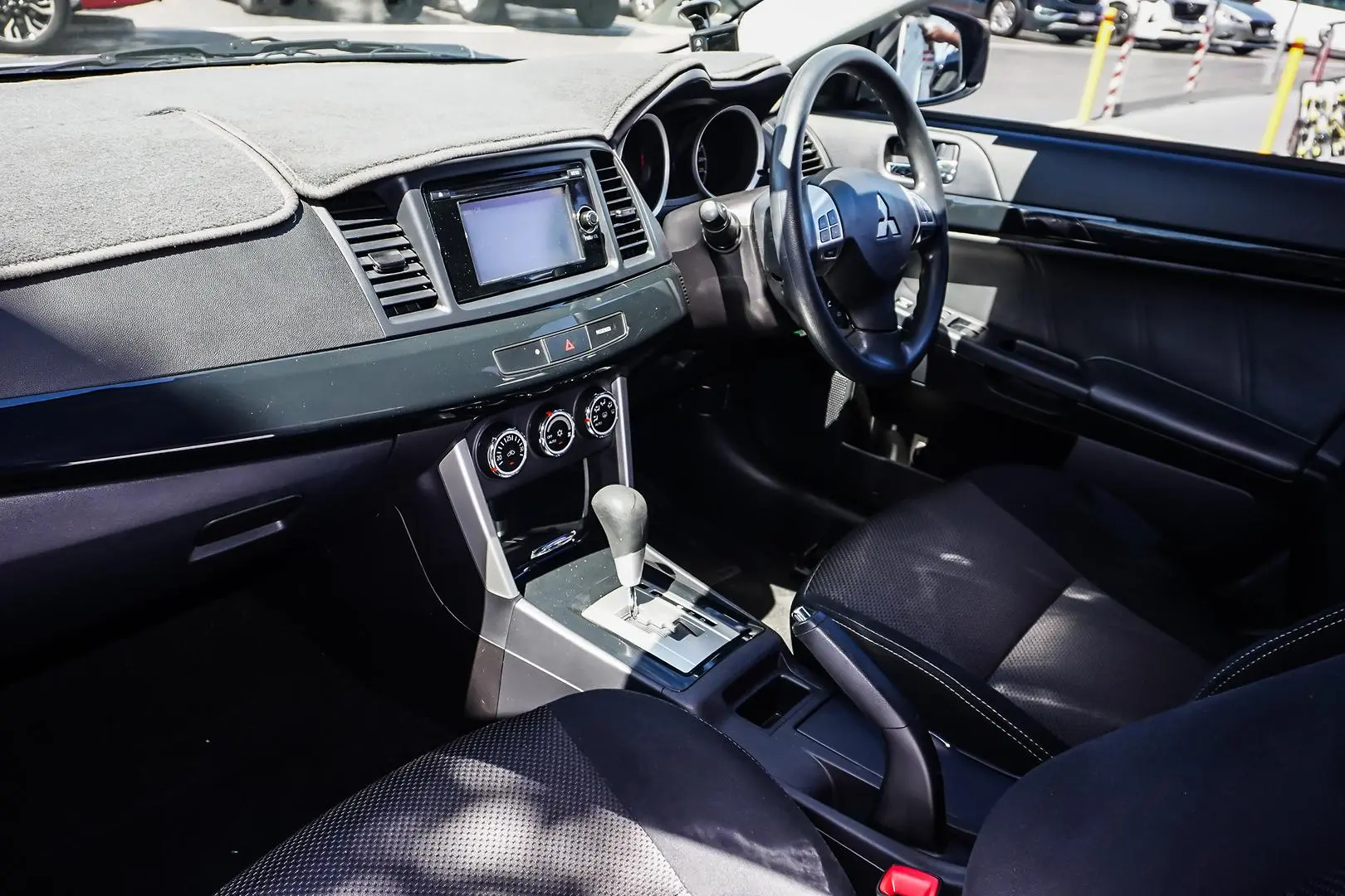 2017 Mitsubishi Lancer Gallery Image 11