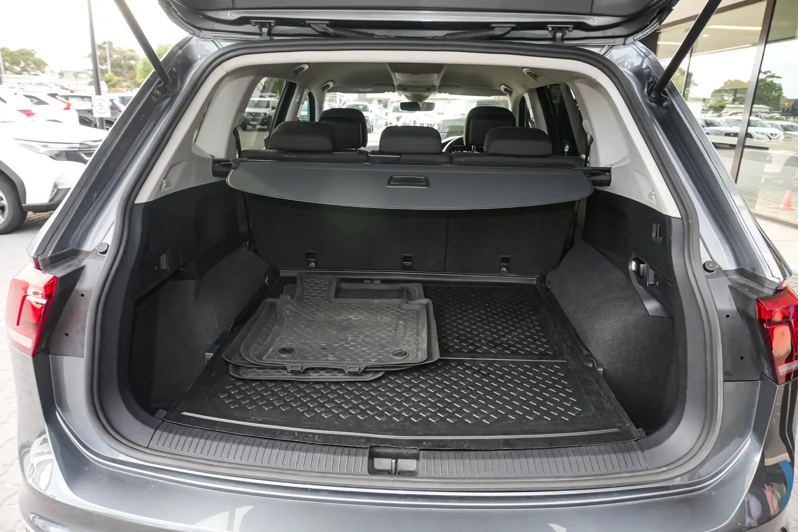 2022 Volkswagen Tiguan Gallery Image 11