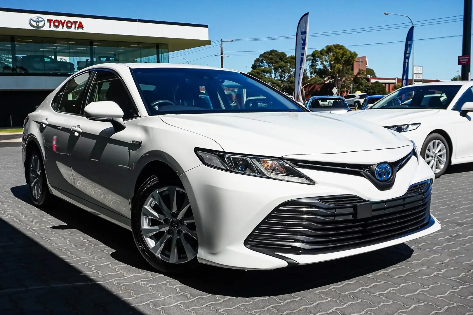 2020 Toyota Camry Gallery Image 2