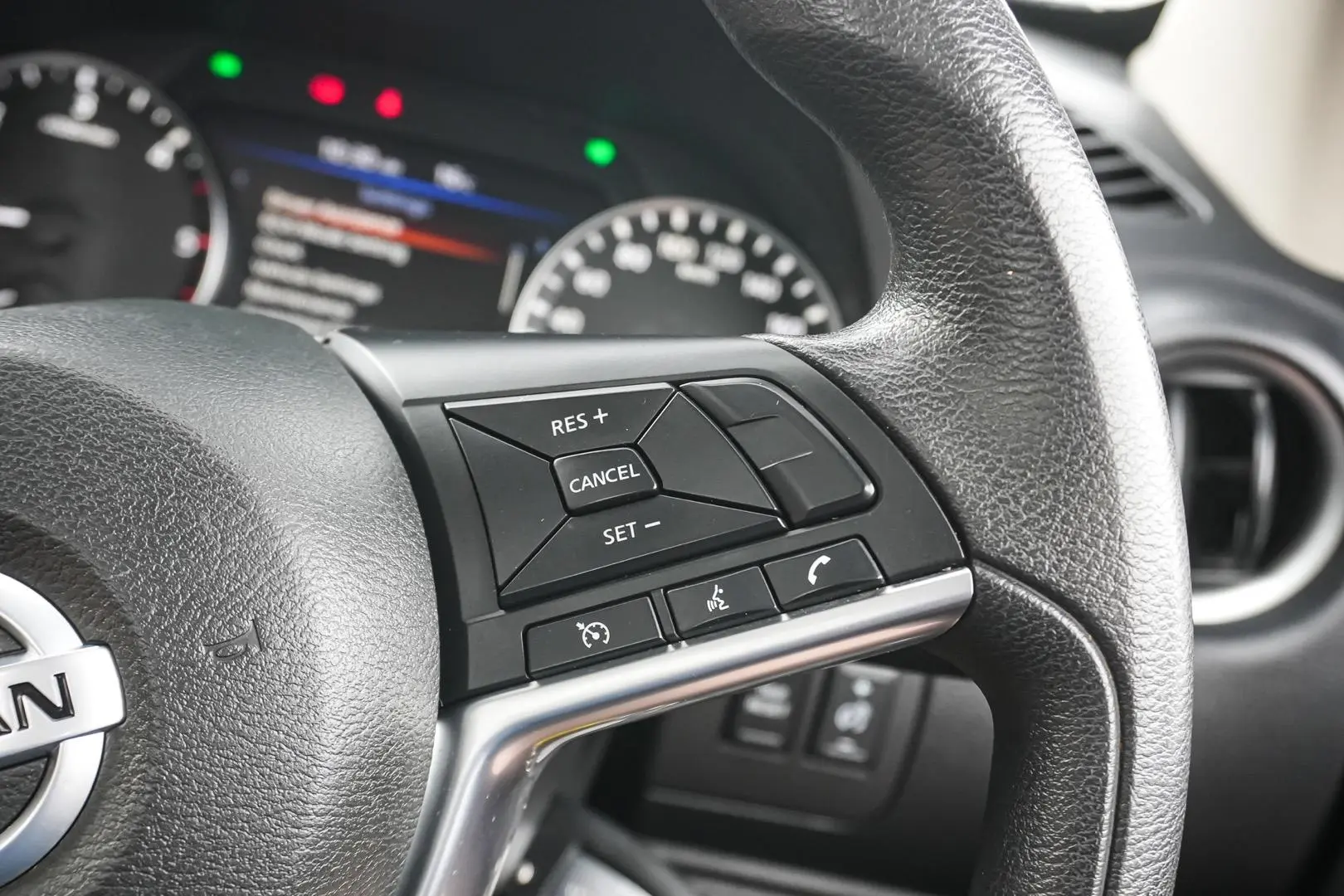 2022 Nissan Navara Gallery Image 18