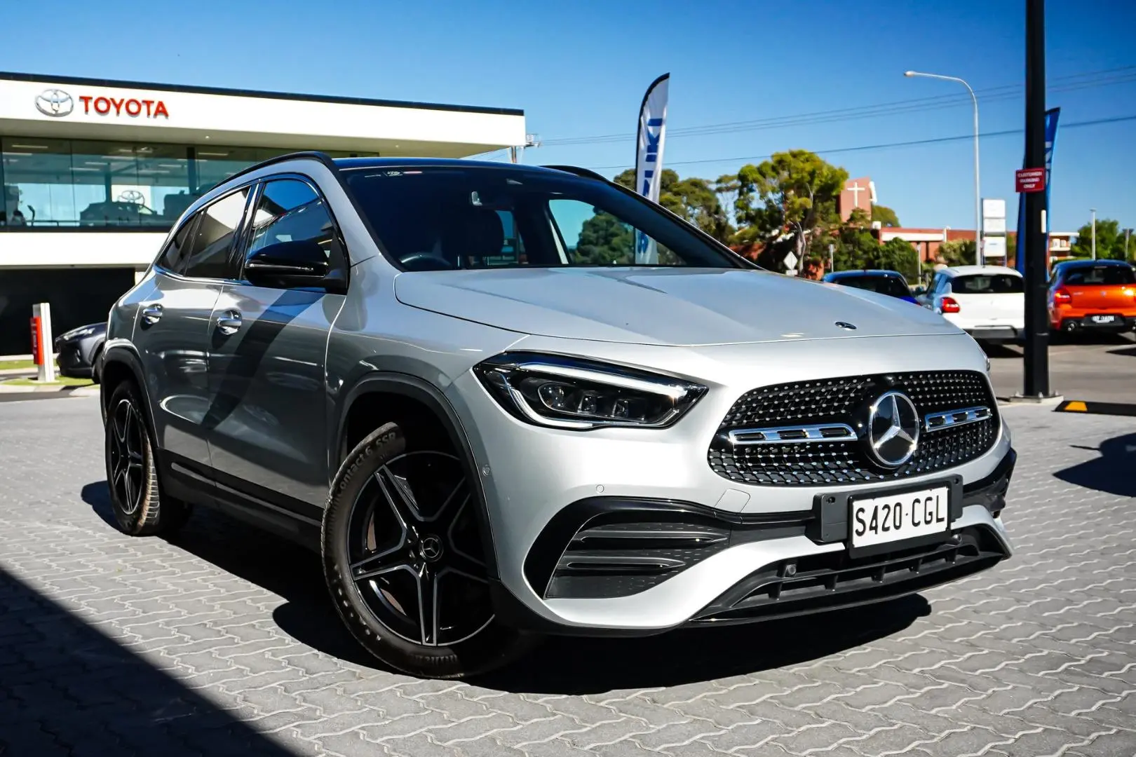 2020 Mercedes-Benz GLA-Class Gallery Image 2