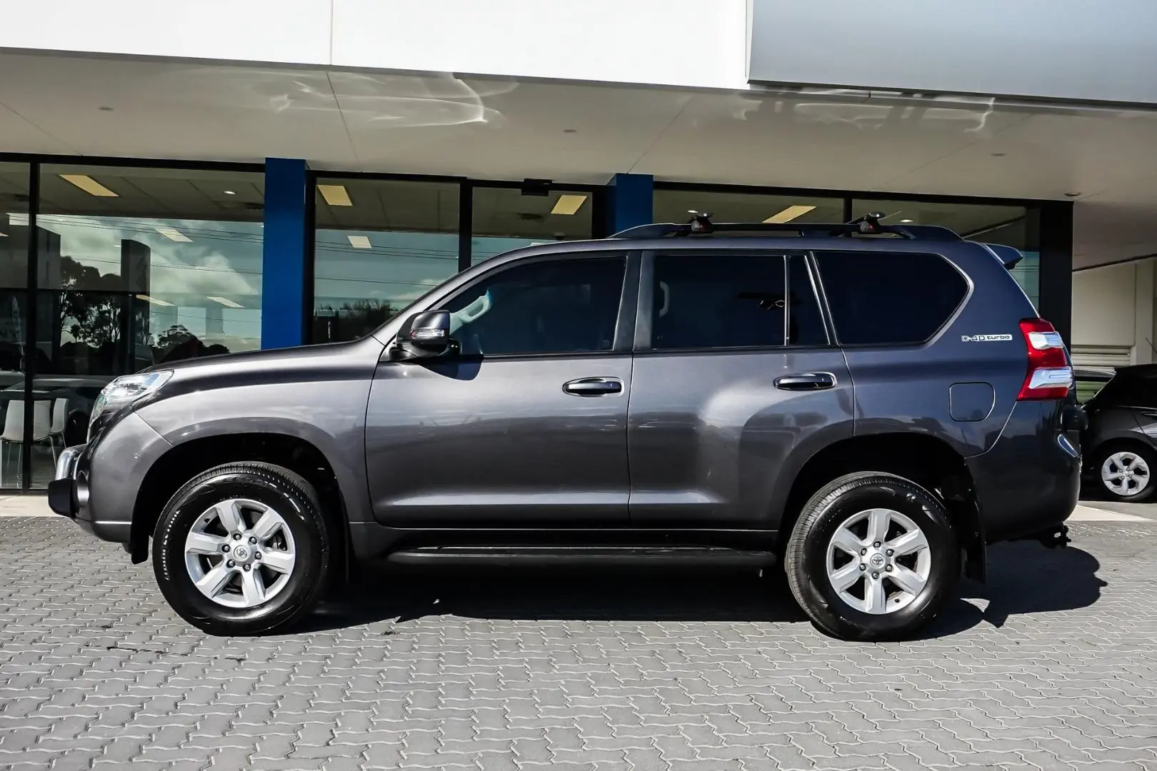 2017 Toyota Landcruiser Prado Gallery Image 4
