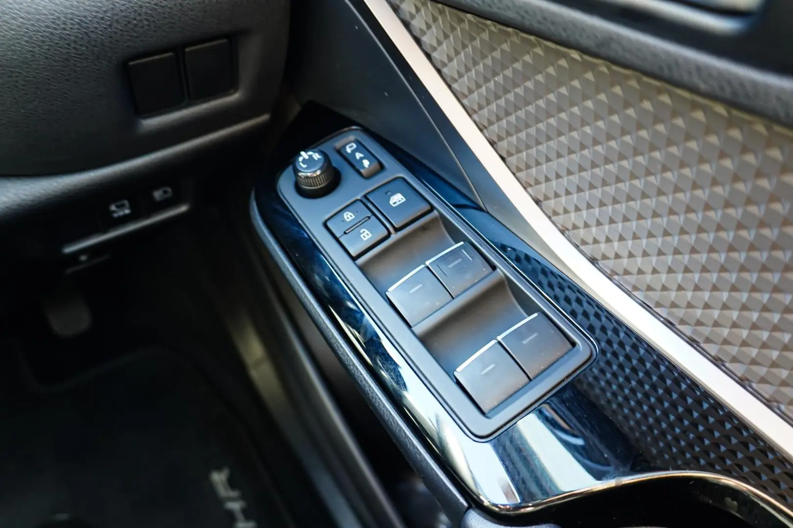 2023 Toyota C-HR Gallery Image 23