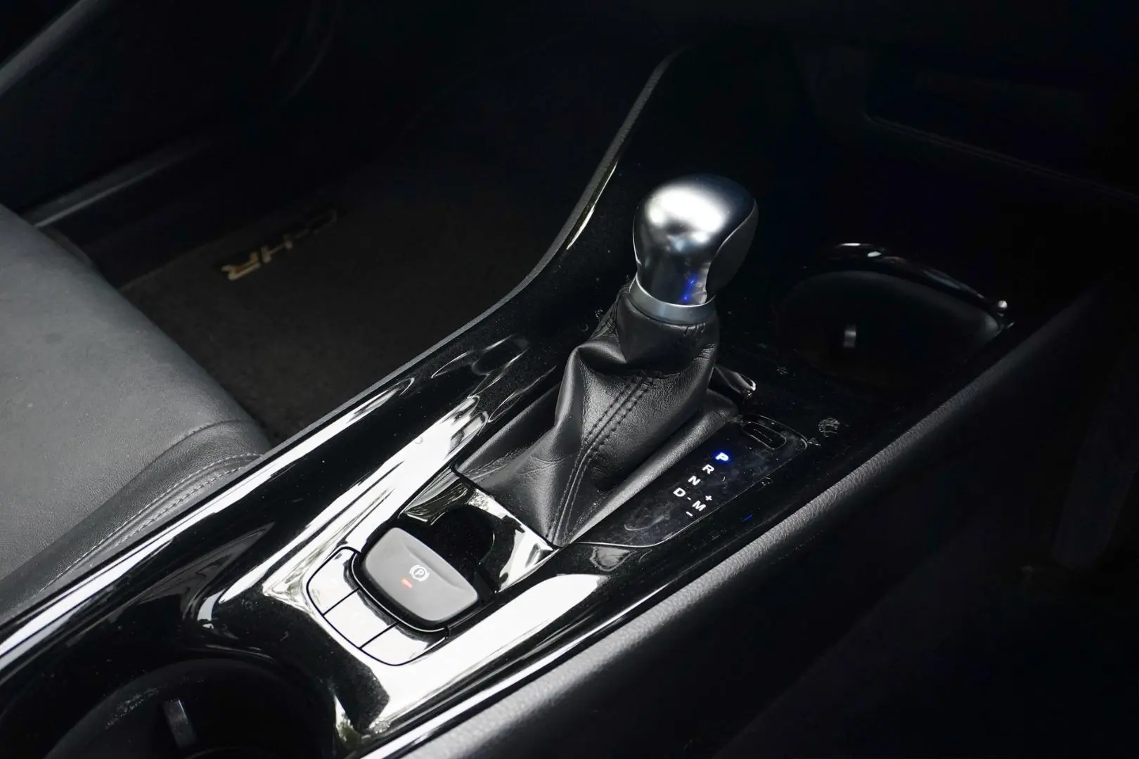 2018 Toyota C-HR Gallery Image 19