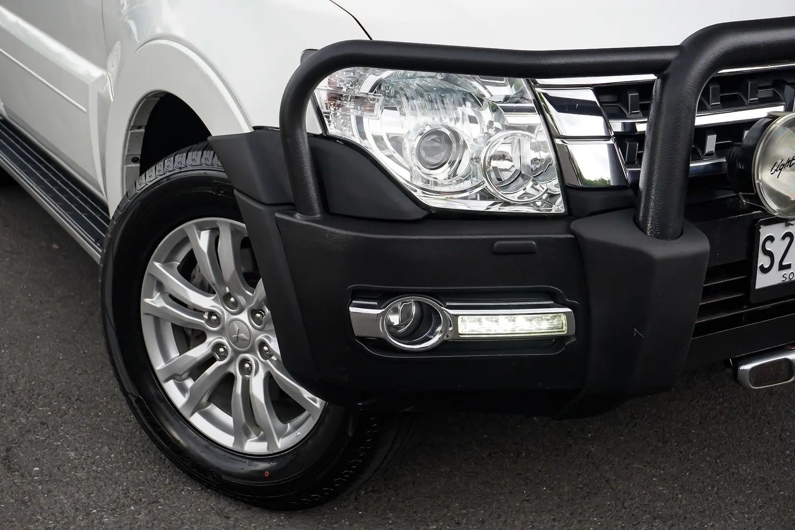 2015 Mitsubishi Pajero Gallery Image 12