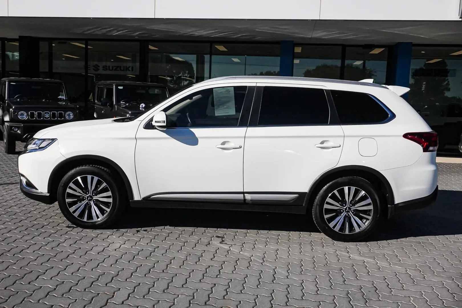 2019 Mitsubishi Outlander Gallery Image 4
