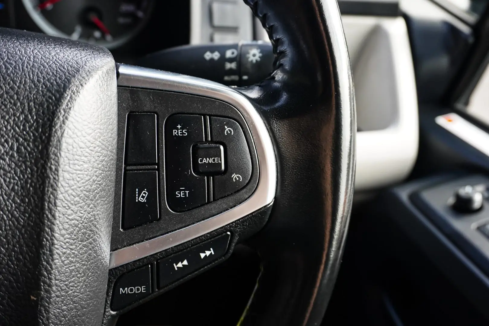 2022 Toyota Hiace Gallery Image 18