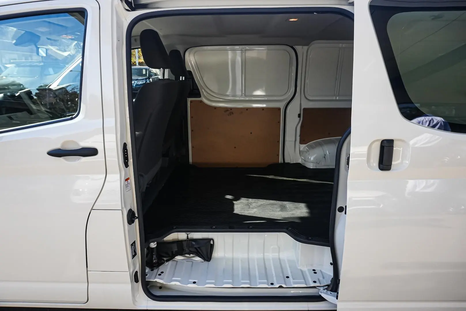 2021 Toyota Hiace Gallery Image 8