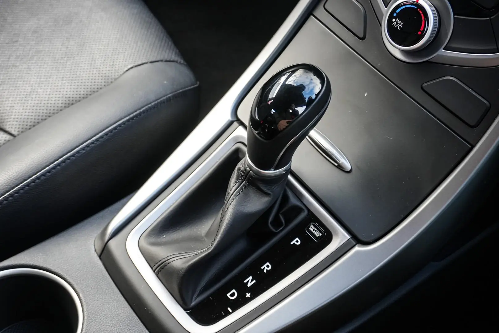 2014 Hyundai Elantra Gallery Image 17