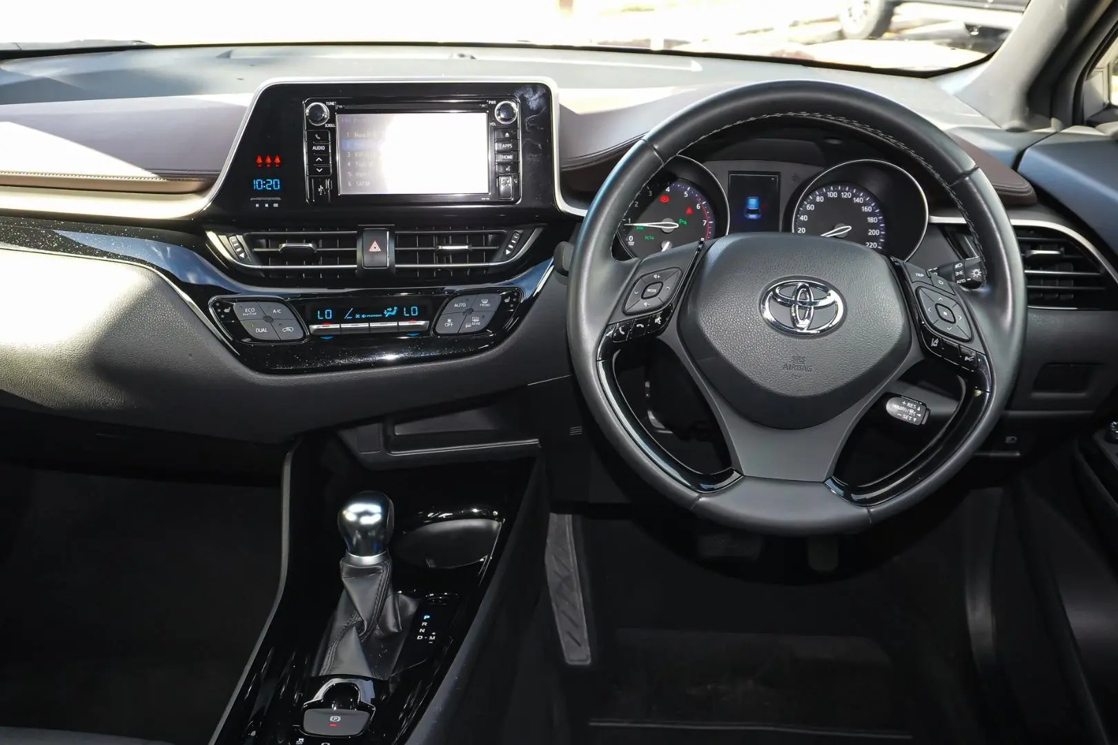 2019 Toyota C-HR Gallery Image 9
