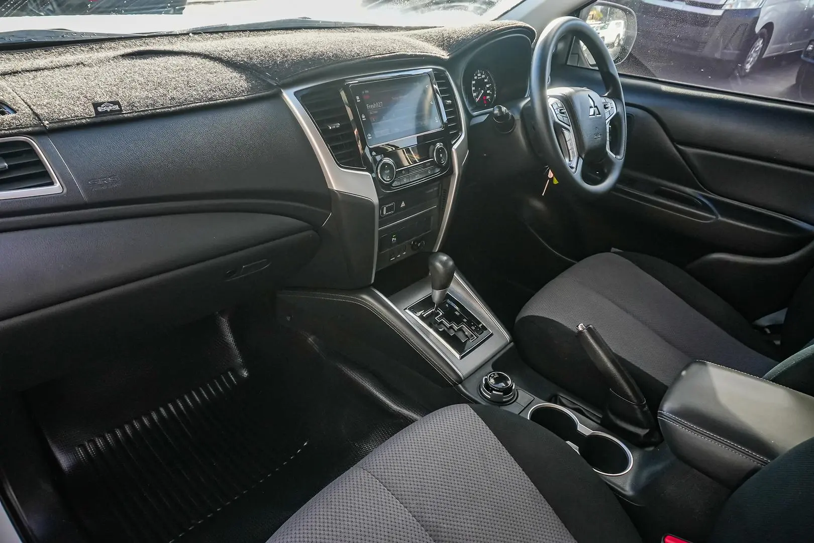 2019 Mitsubishi Triton Gallery Image 10