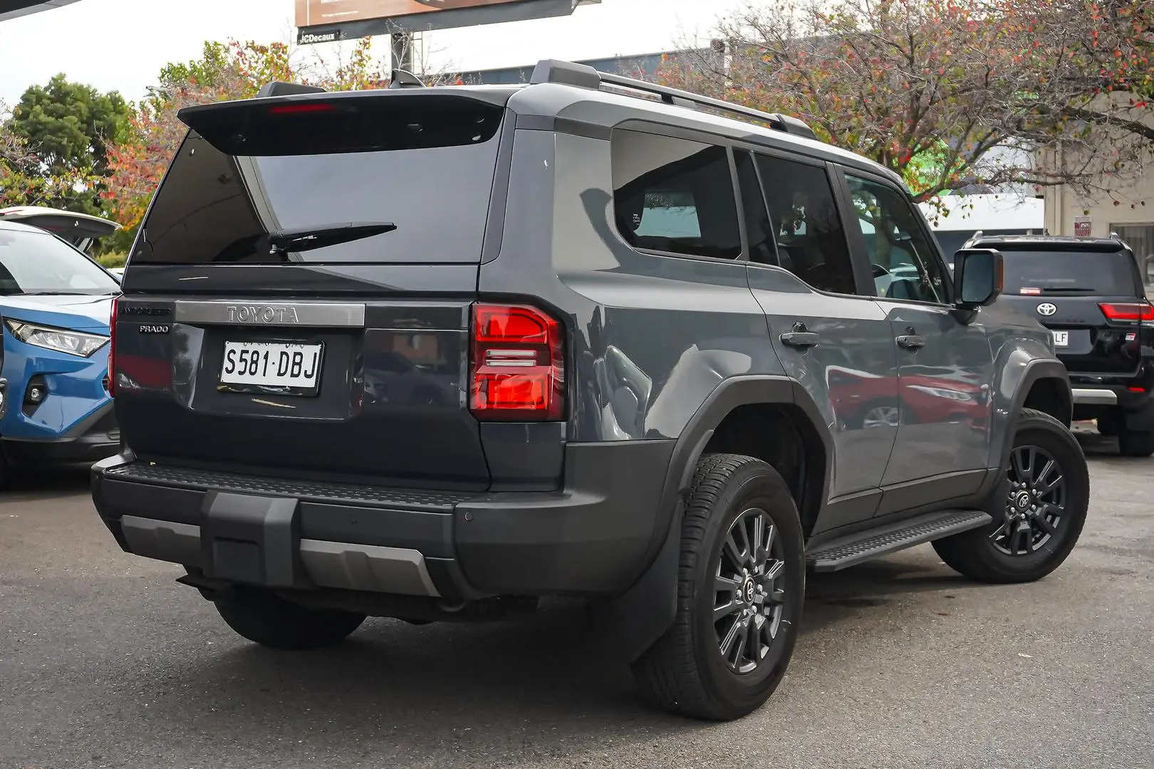 2025 Toyota Landcruiser Prado Gallery Image 3