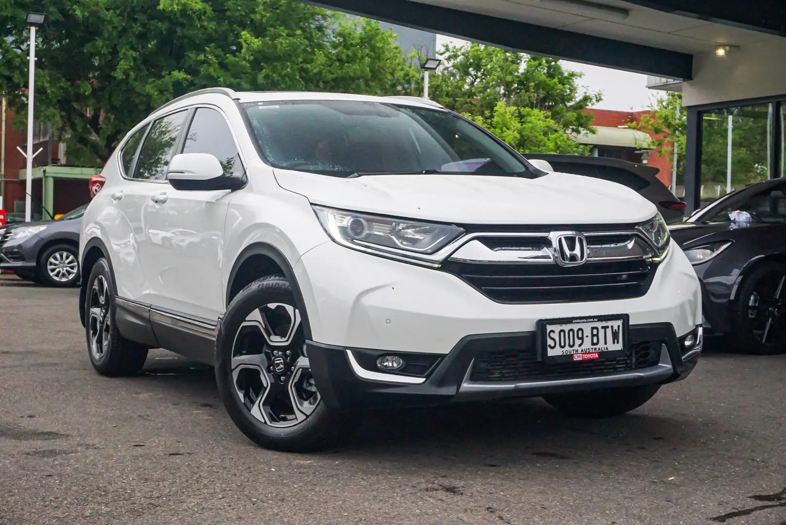 2017 Honda CR-V Image 1