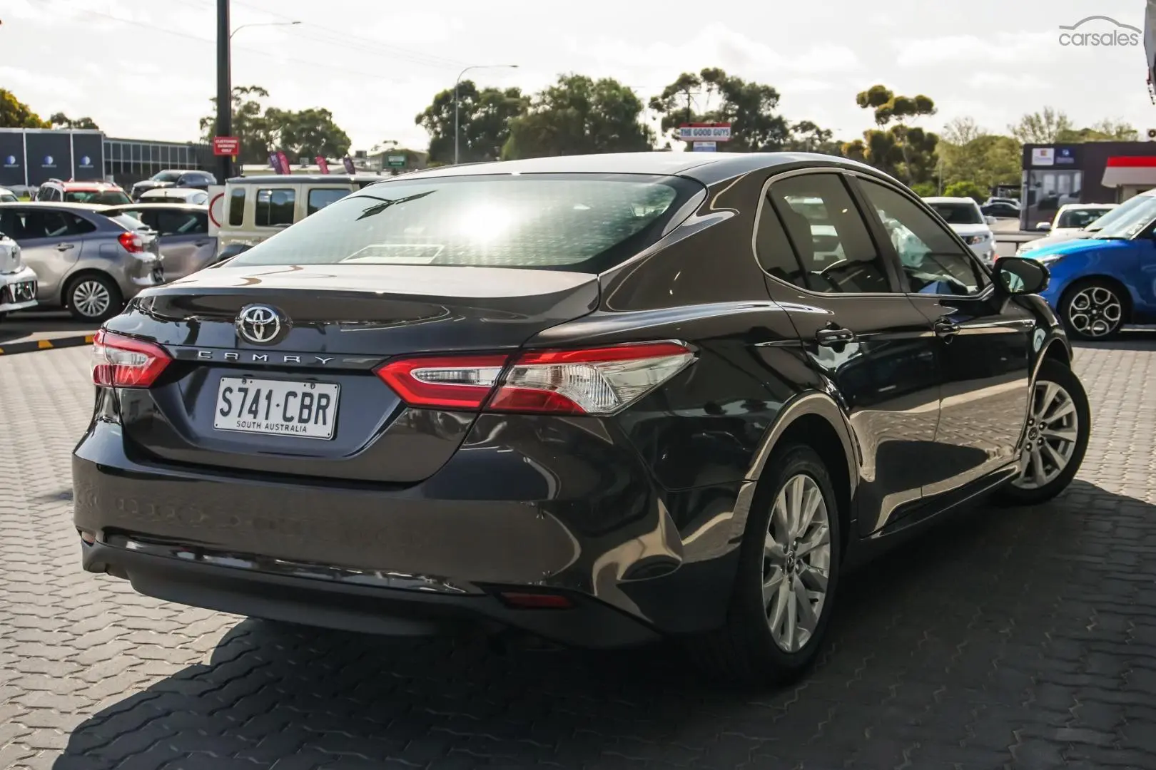 2019 Toyota Camry Image 2