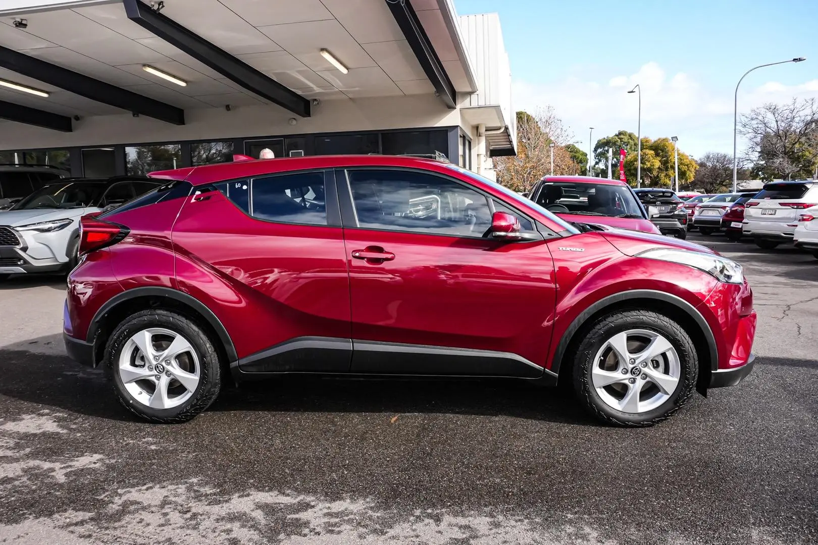 2017 Toyota C-HR Gallery Image 4