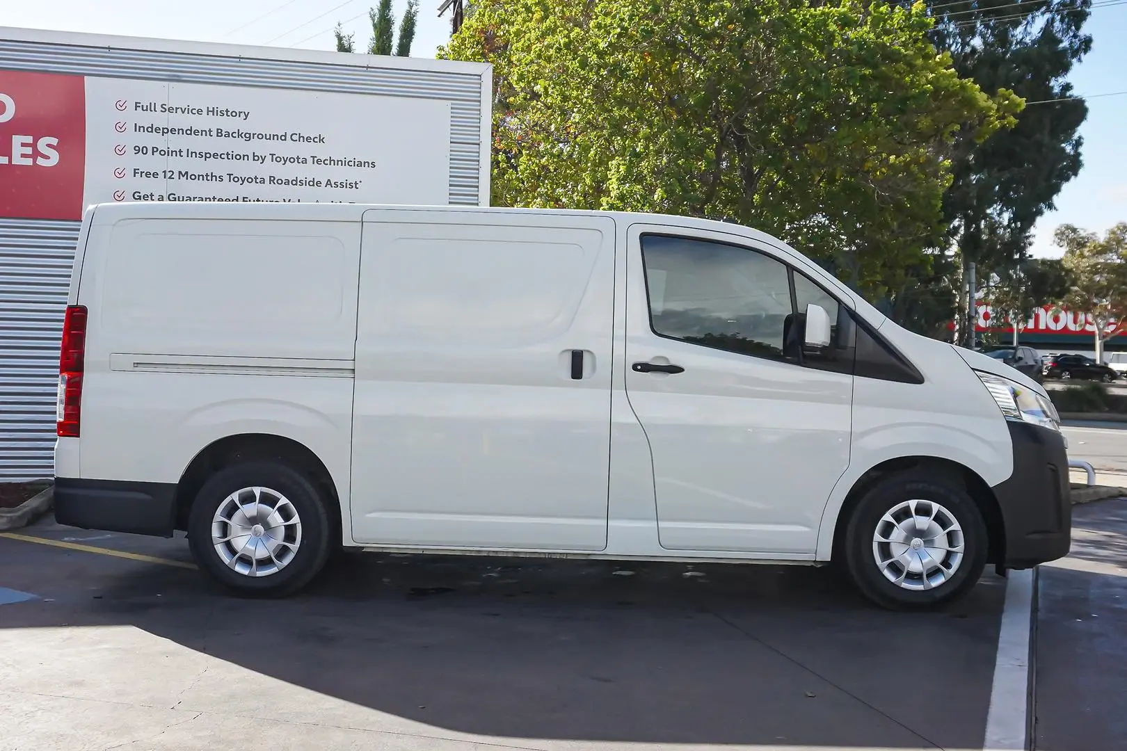 2020 Toyota Hiace Gallery Image 4