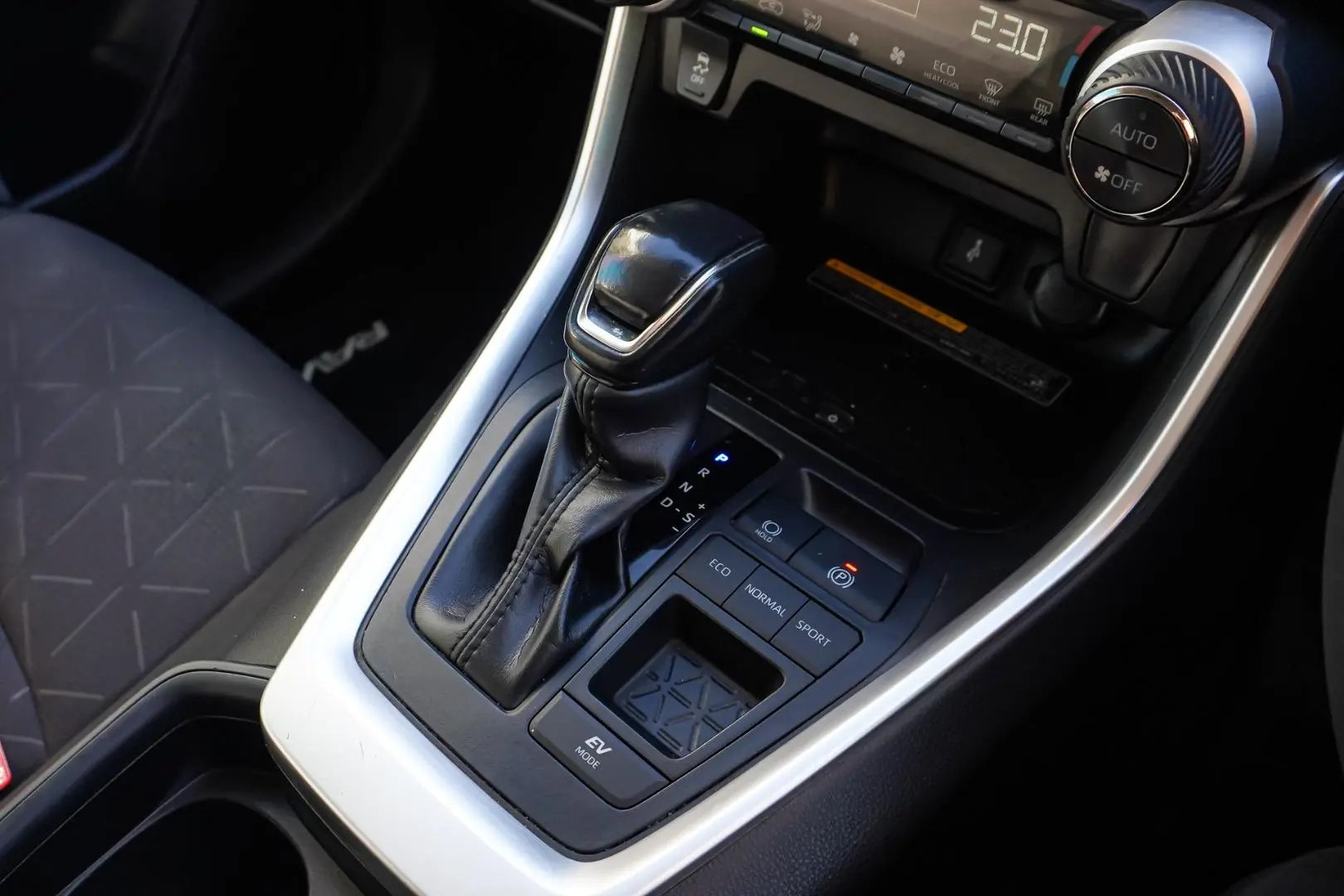 2020 Toyota RAV4 Gallery Image 18