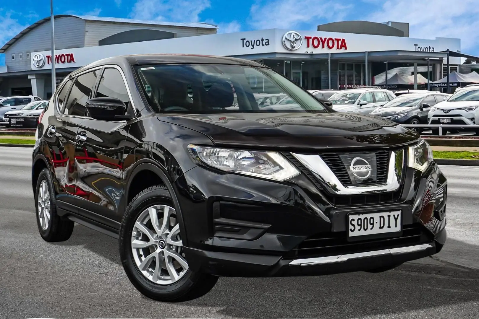 2019 Nissan X-TRAIL Image