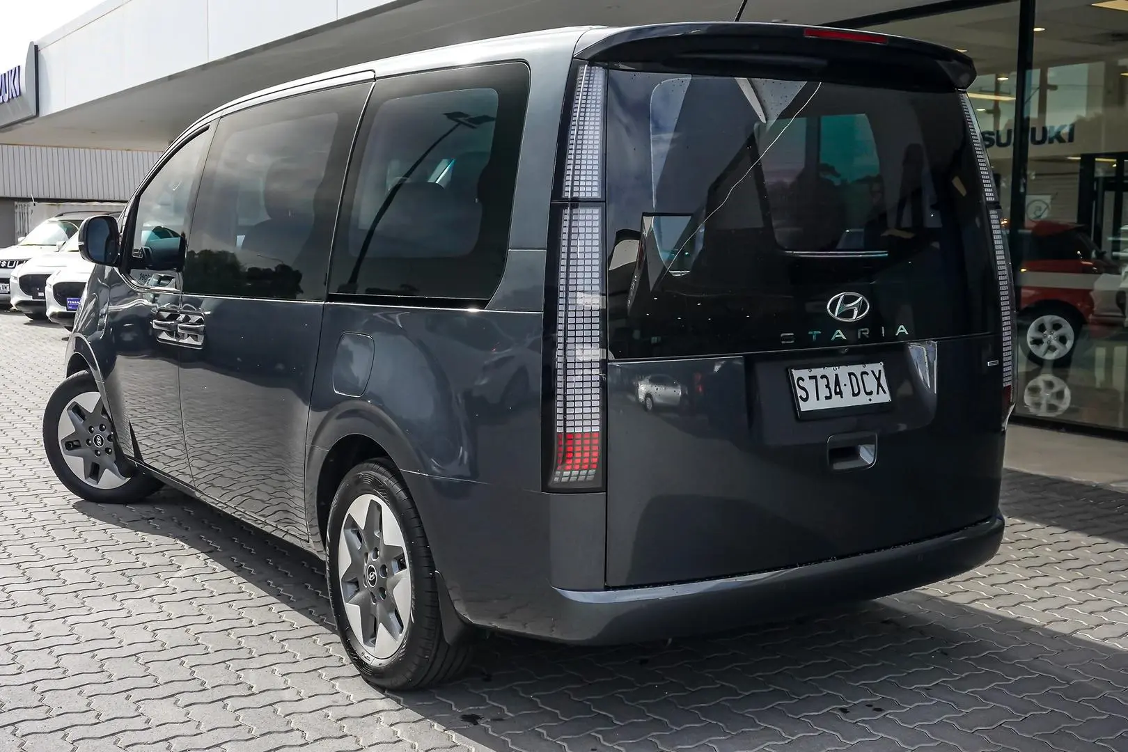 2023 Hyundai STARIA Gallery Image 3
