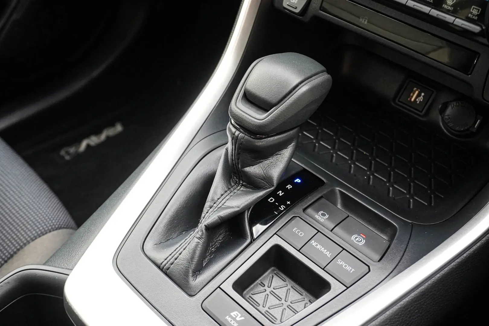 2025 Toyota RAV4 Gallery Image 19