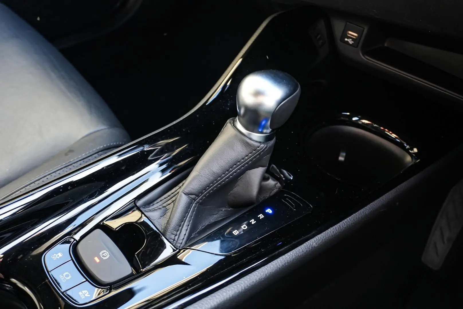 2023 Toyota C-HR Gallery Image 18