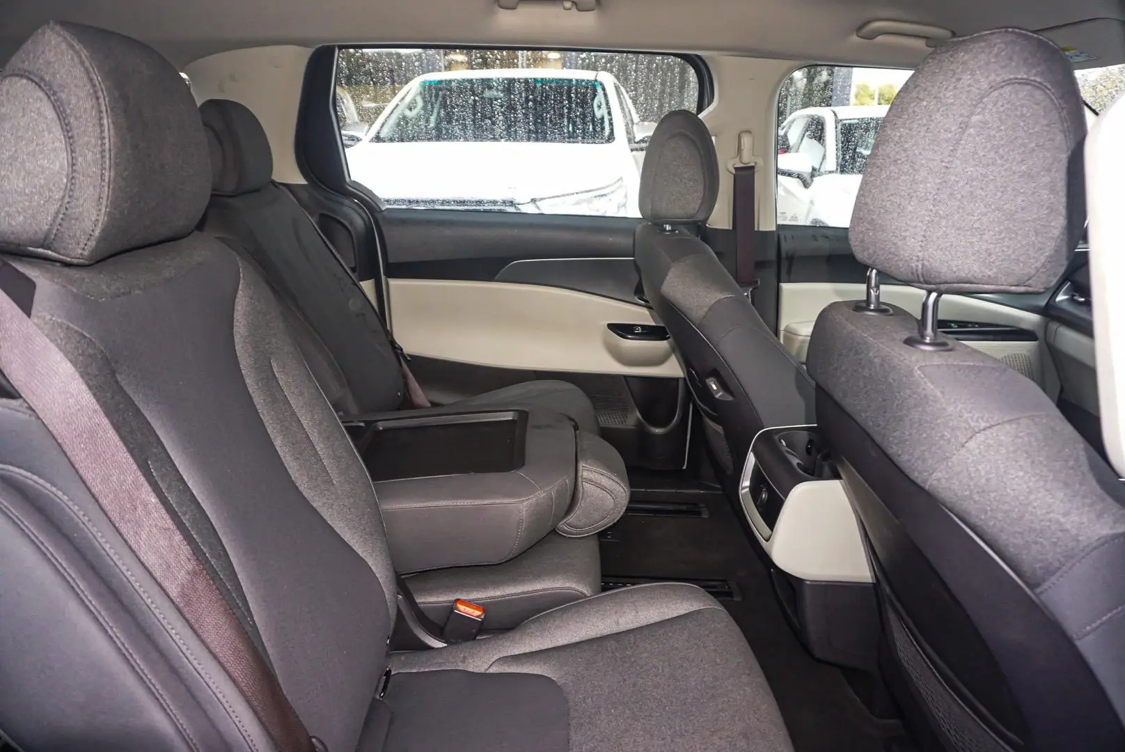 2022 Kia Carnival Gallery Image 8