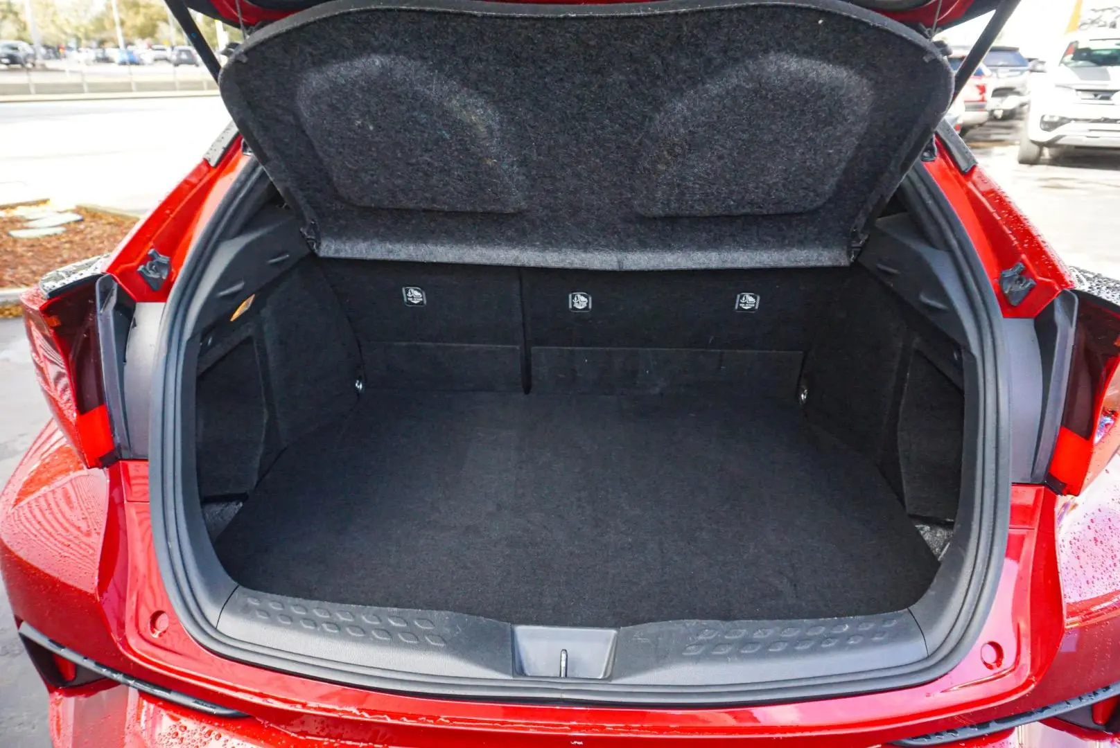 2021 Toyota C-HR Gallery Image 11