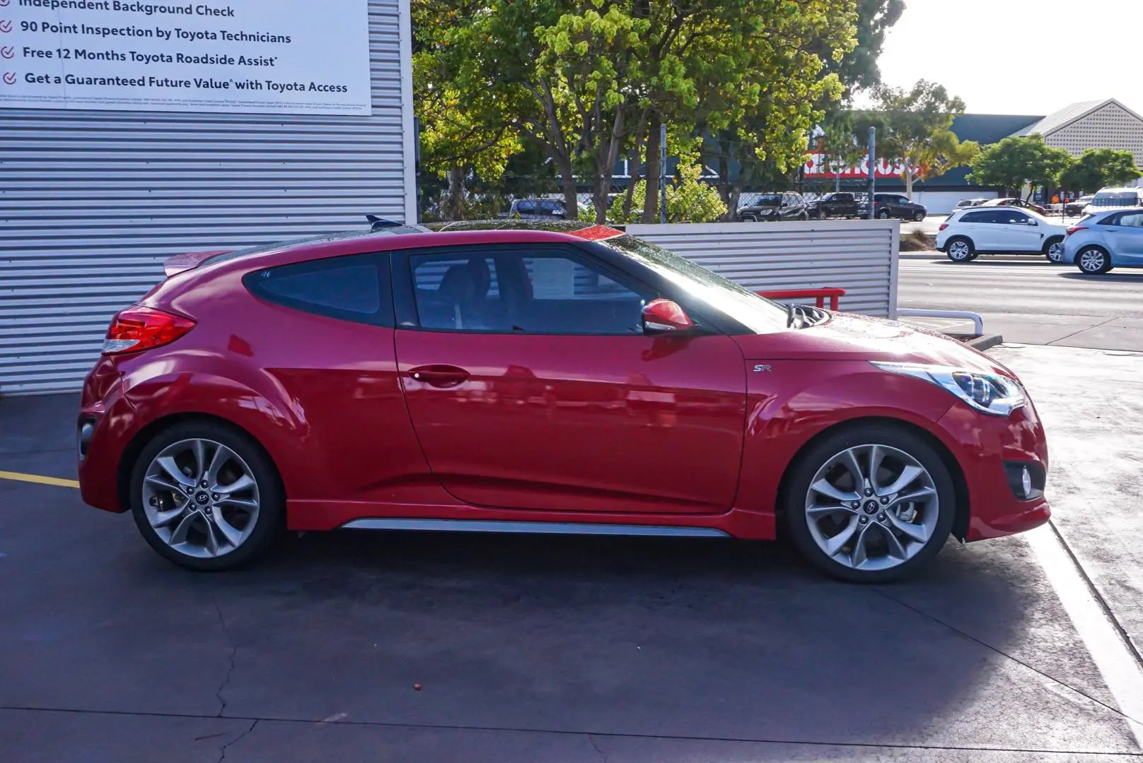 2017 Hyundai Veloster Gallery Image 3