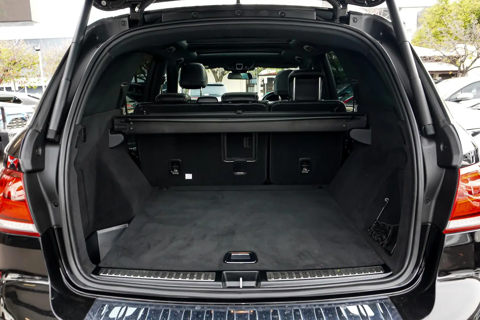 2017 Mercedes-Benz GLE-Class Gallery Image 9