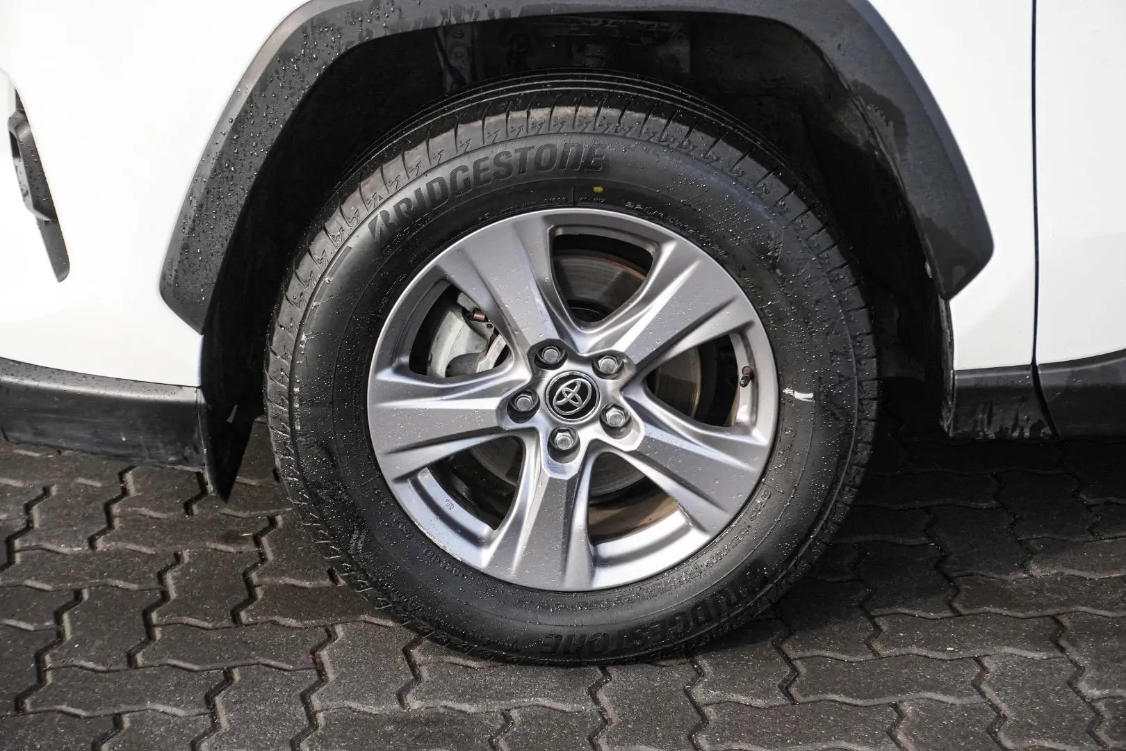 2024 Toyota RAV4 Gallery Image 13