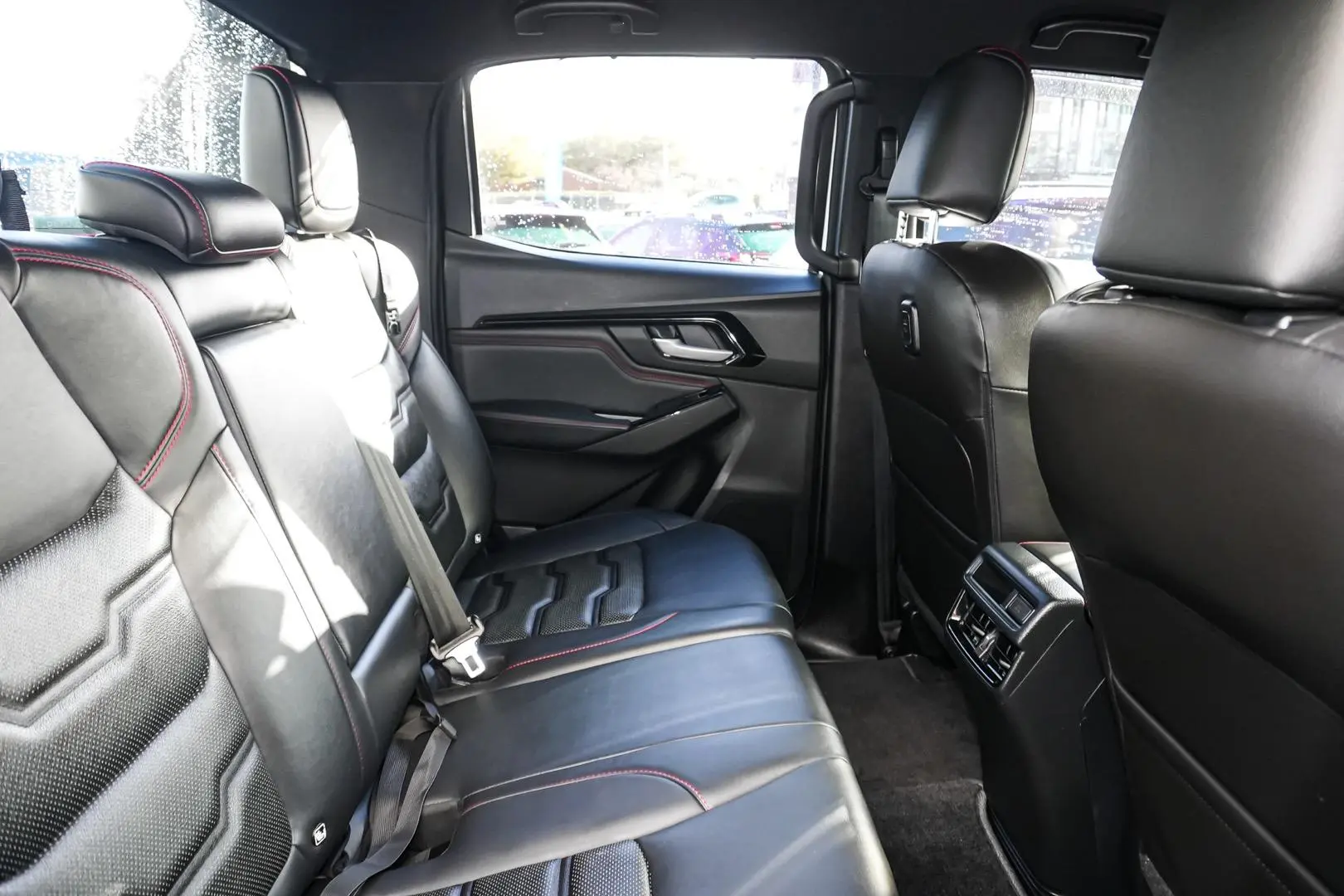 2023 Isuzu D-MAX Gallery Image 9