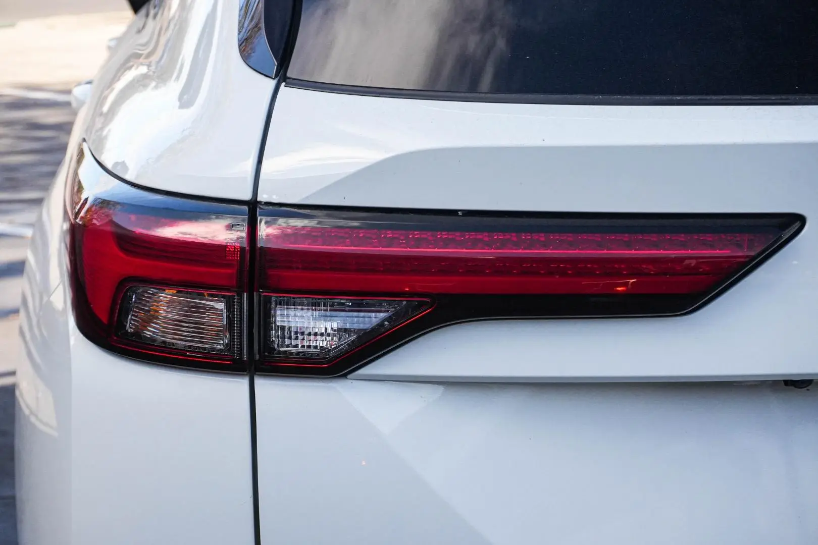 2024 Mitsubishi Outlander Gallery Image 13
