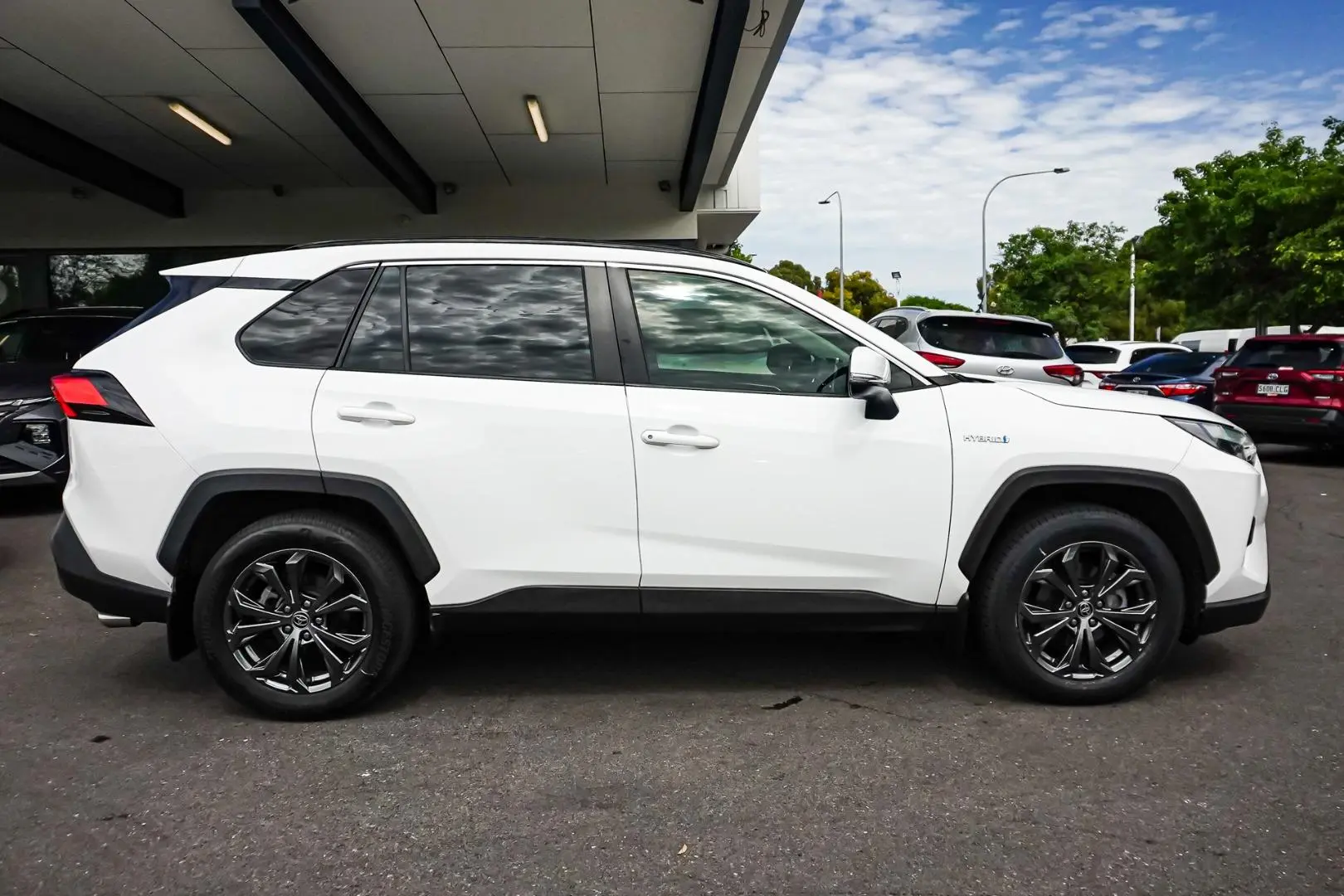2022 Toyota RAV4 Gallery Image 4