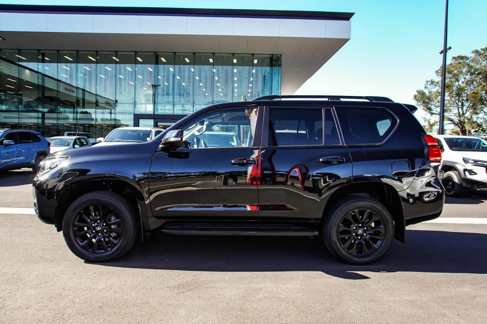 2022 Toyota Landcruiser Prado Gallery Image 3