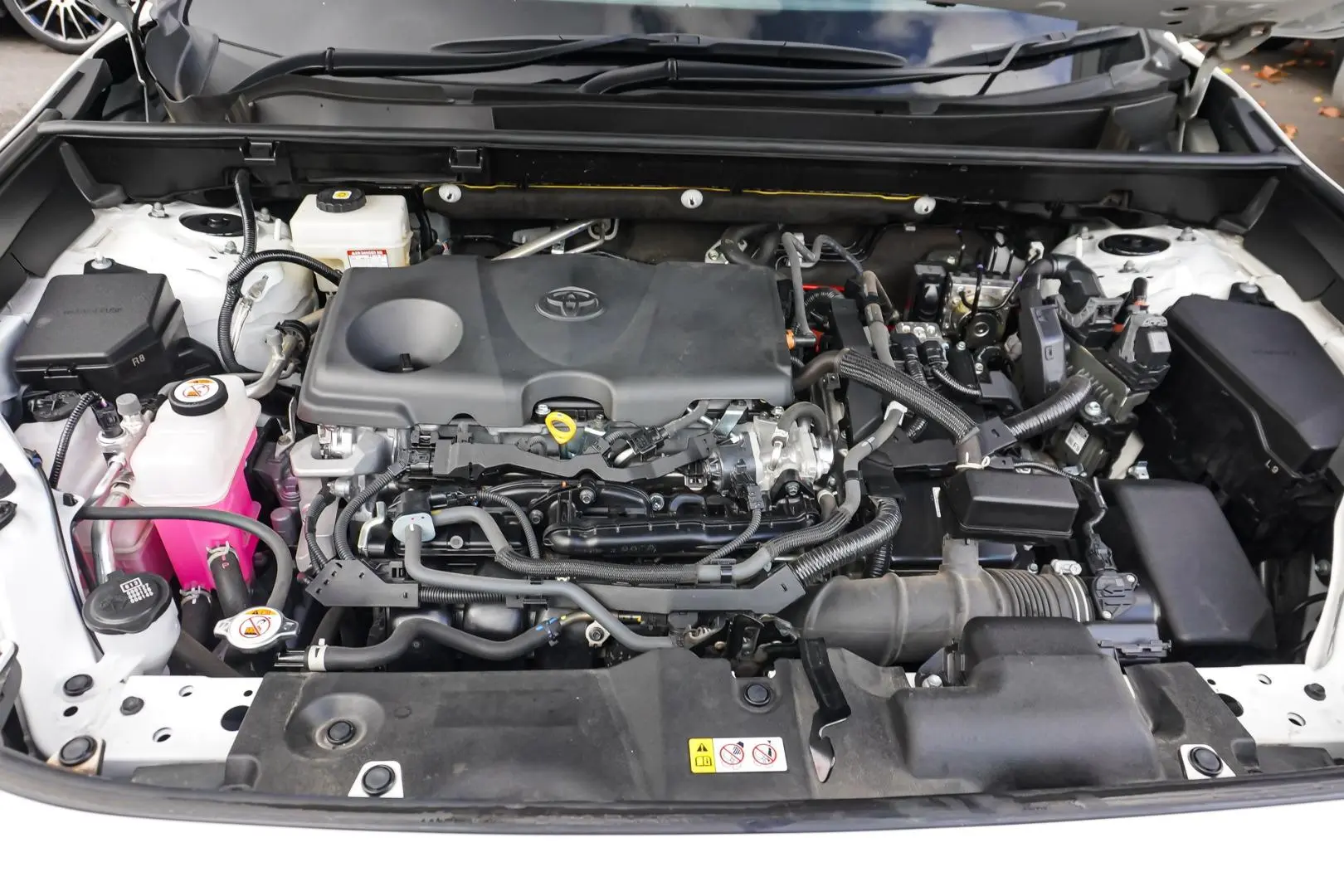 2024 Toyota RAV4 Gallery Image 24