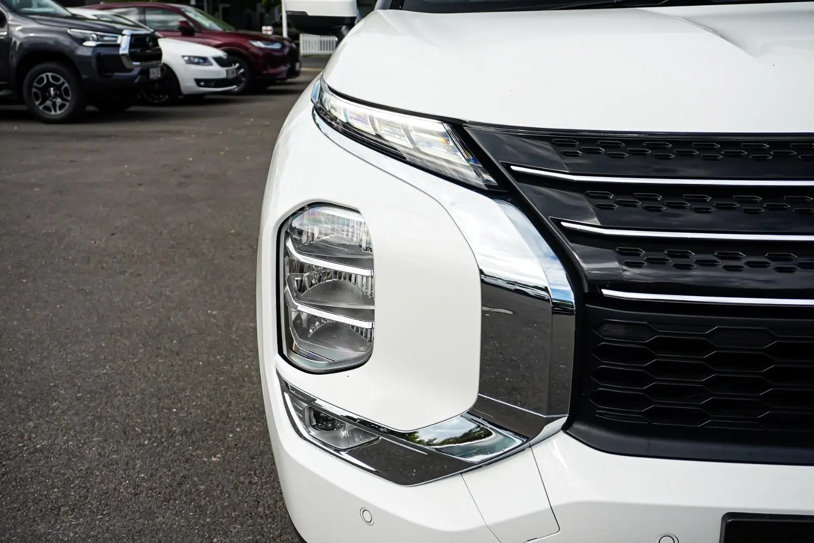 2024 Mitsubishi Outlander Gallery Image 13