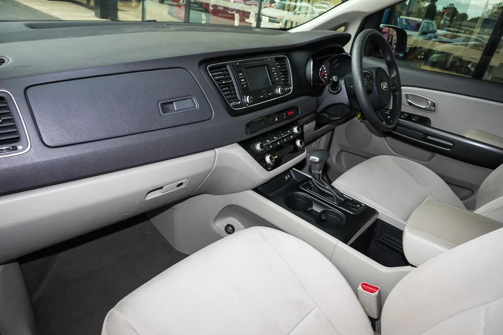 2018 Kia Carnival Gallery Image 11