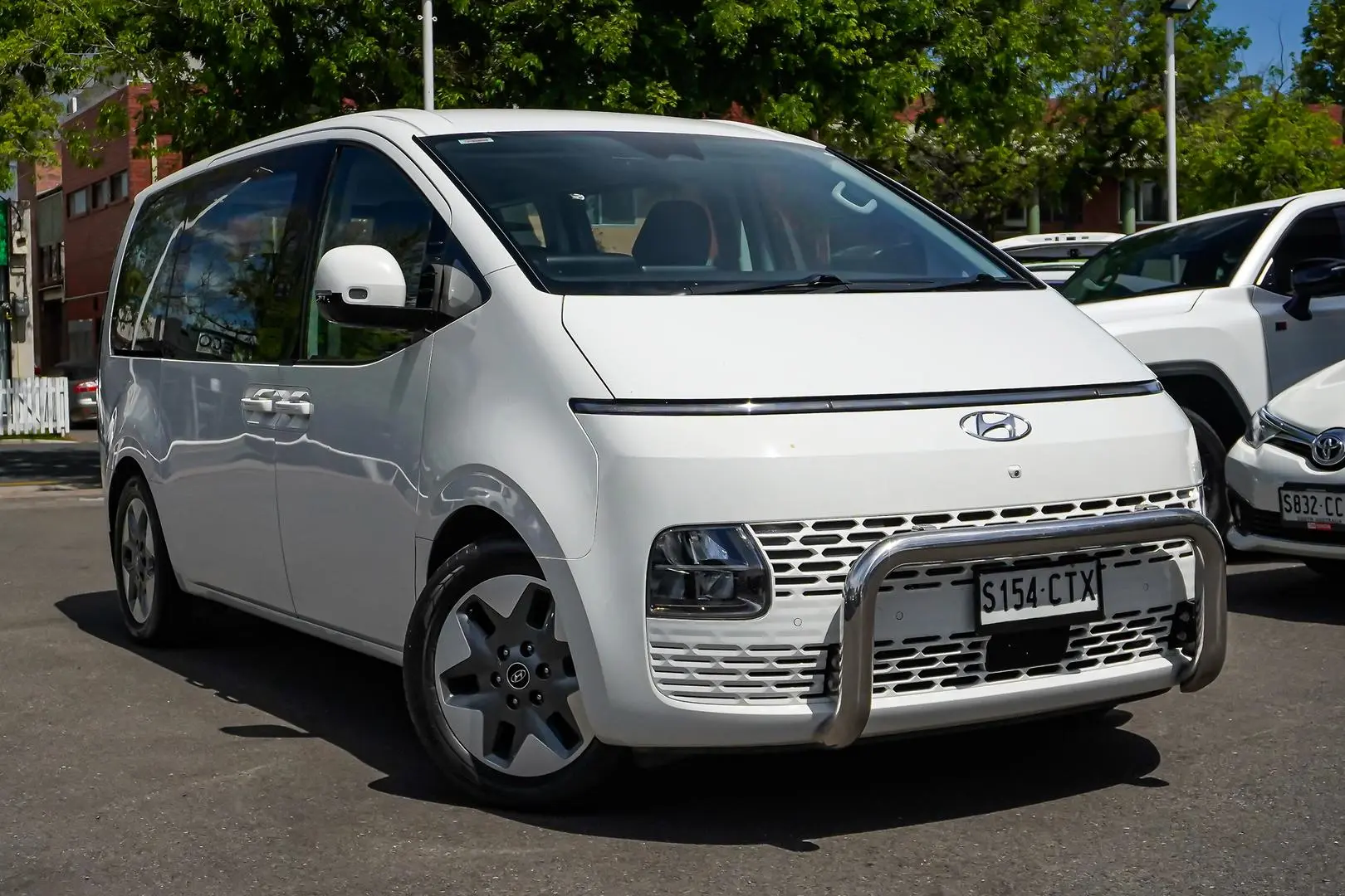 2023 Hyundai STARIA Gallery Image 2