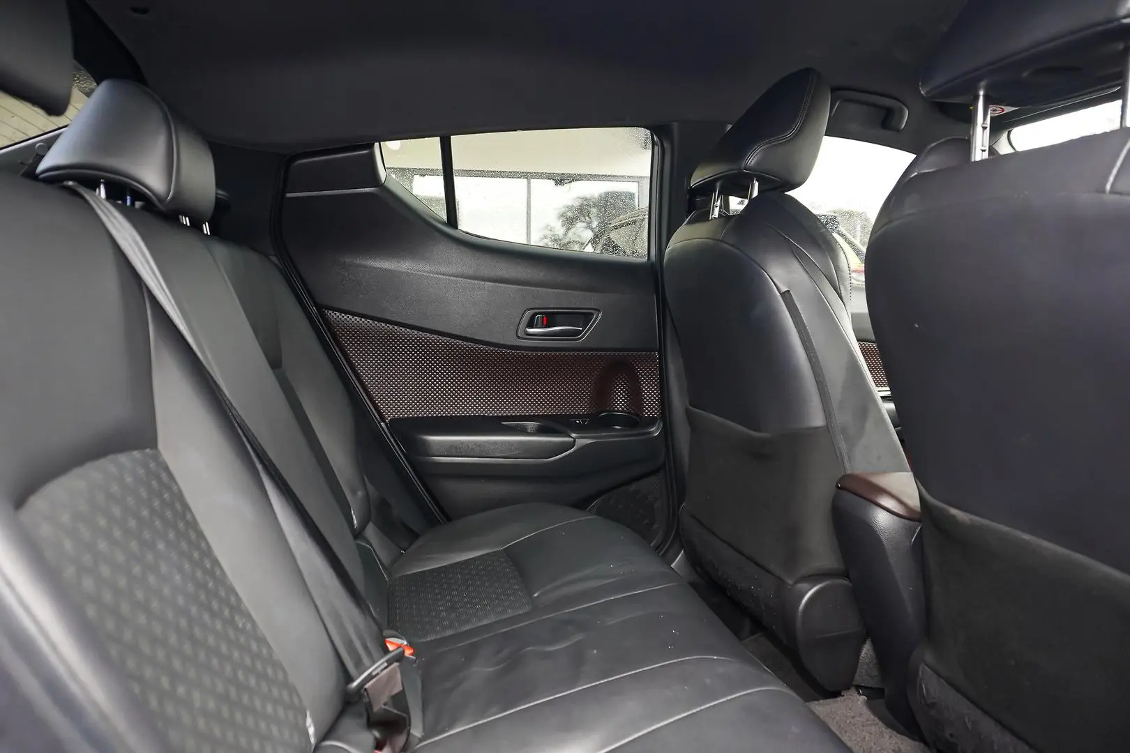 2018 Toyota C-HR Gallery Image 7