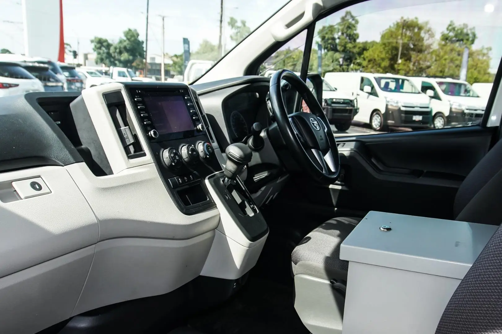 2019 Toyota Hiace Gallery Image 18