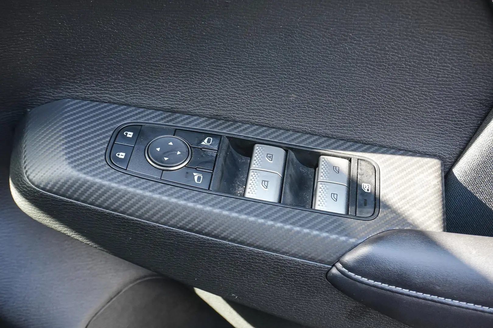 2022 Mitsubishi Outlander Gallery Image 16