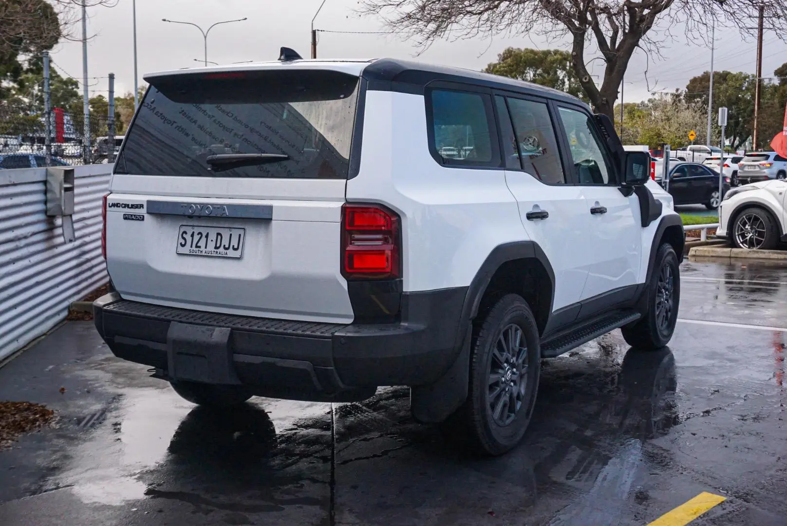 2025 Toyota Landcruiser Prado Gallery Image 3