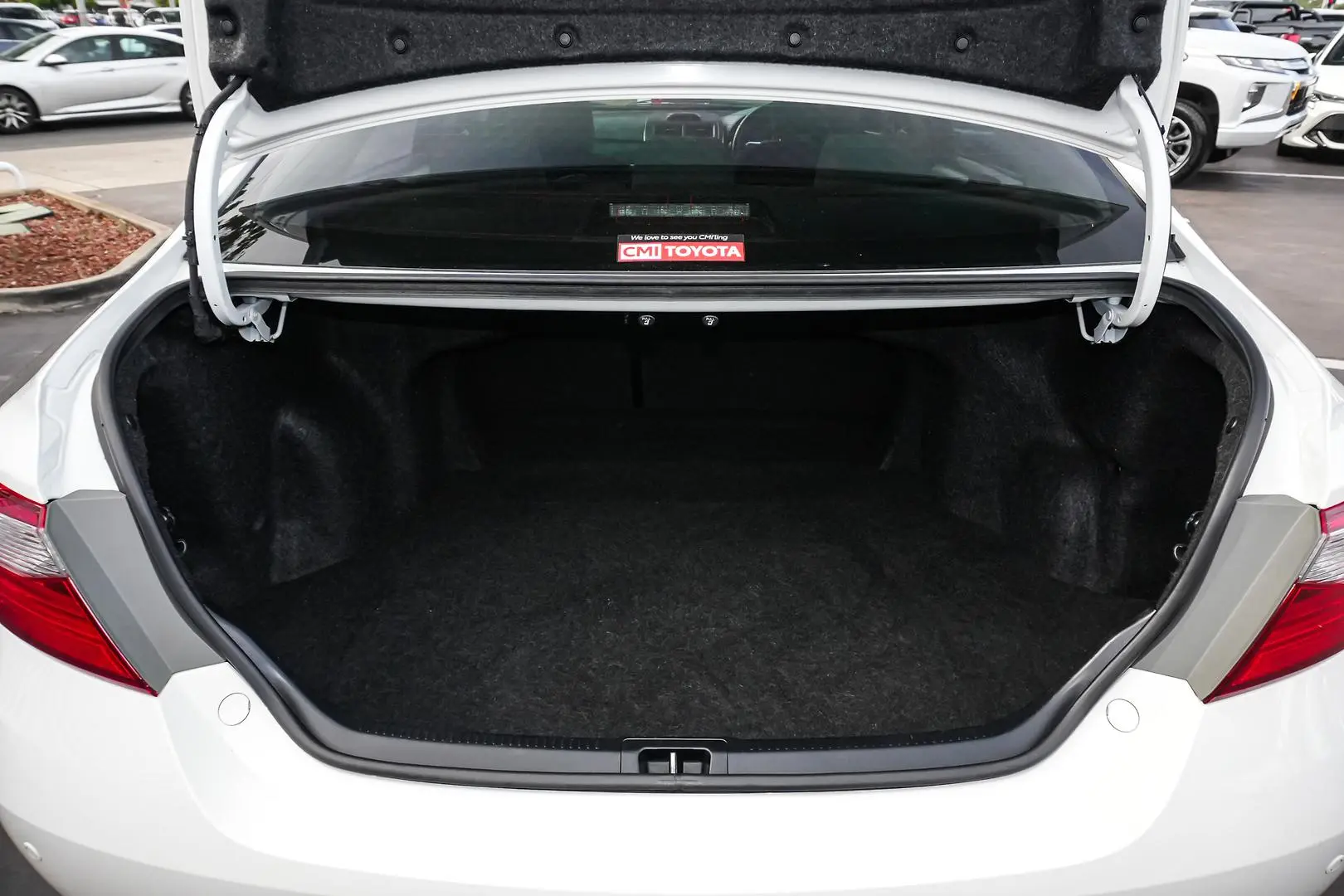 2017 Toyota Camry Gallery Image 14