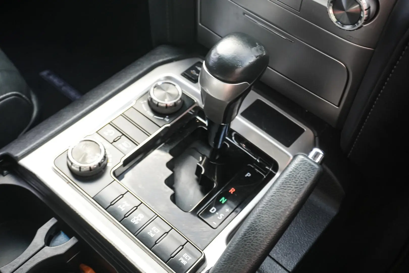 2017 Toyota Landcruiser Gallery Image 18