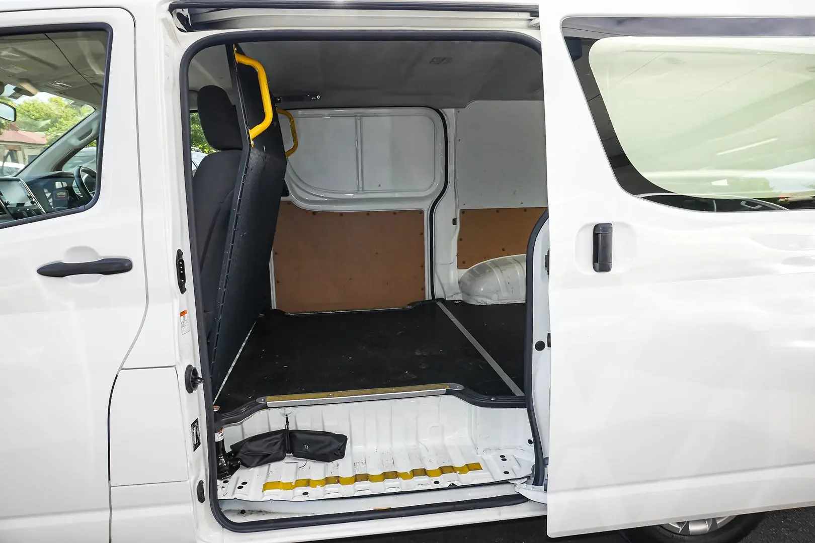 2020 Toyota Hiace Gallery Image 11
