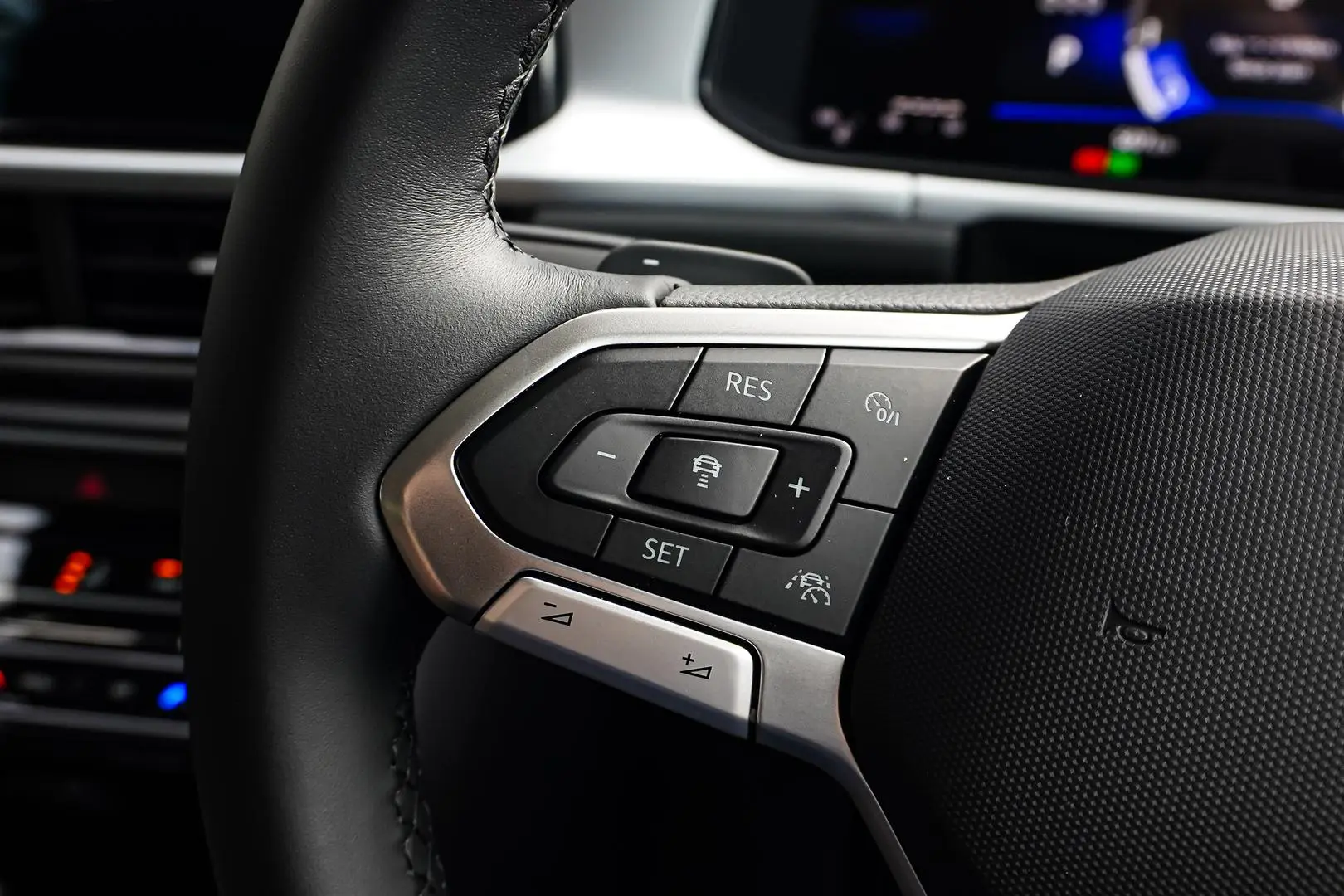 2025 Volkswagen T-Roc Gallery Image 19